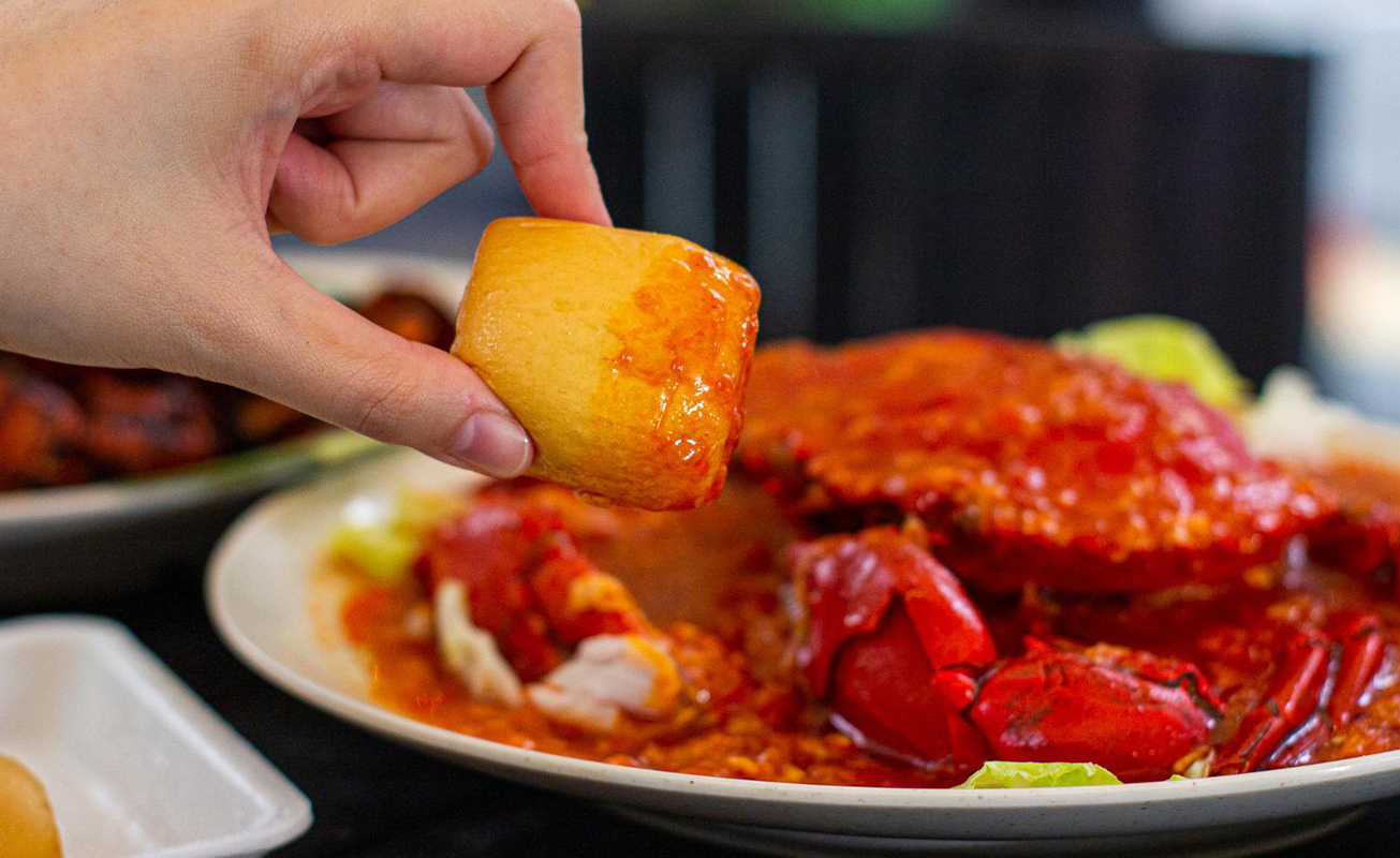 Hong Kong Street BBQ Live Seafood - Chilli Crab with Bun